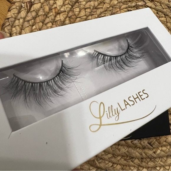 Lilly Lashes Faux Mink Lash Bundle - Picture 10 of 12